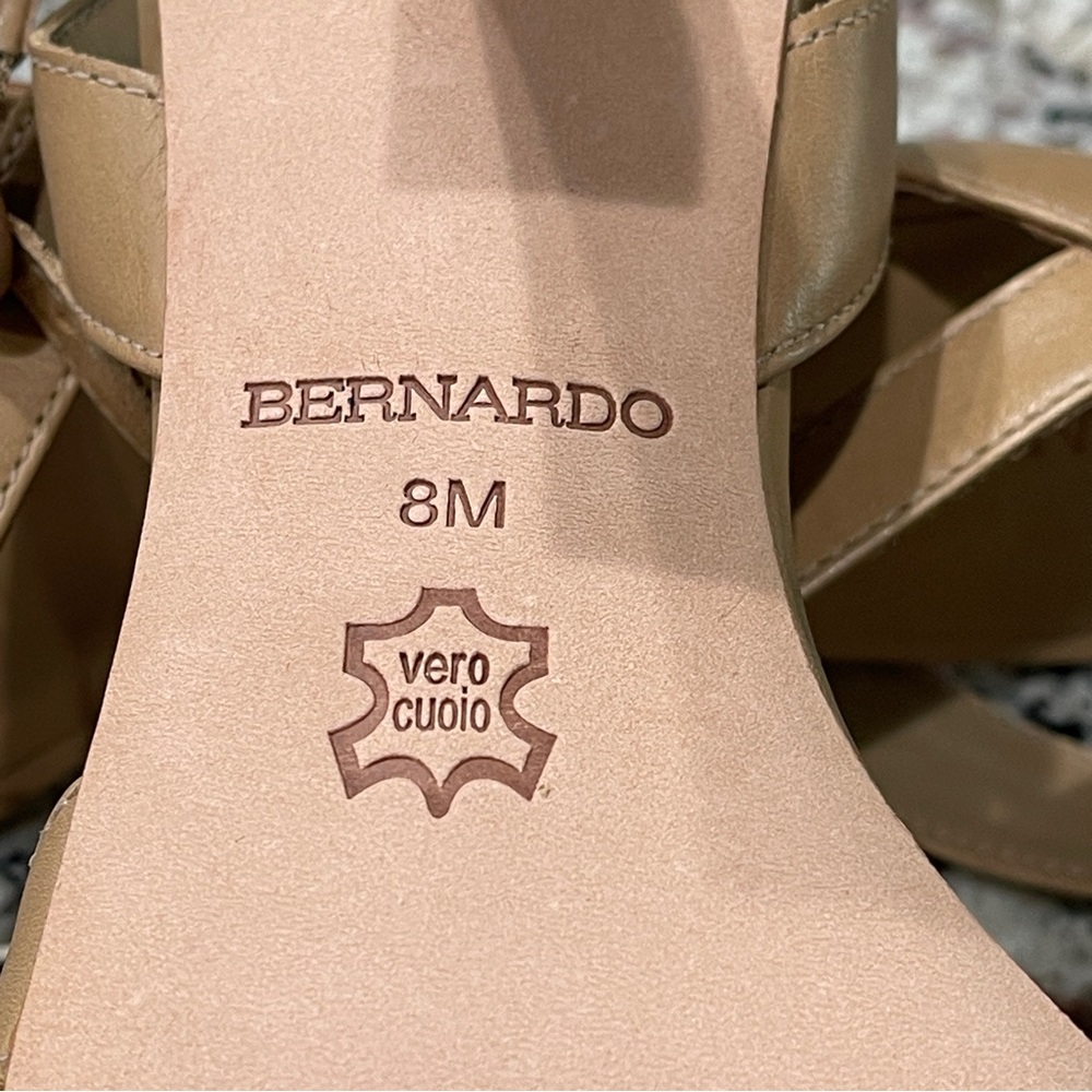 Bernardo Leslie Nude Leather Block Heel Sandals Ankle Strap | Size 8 - Picture 7 of 7